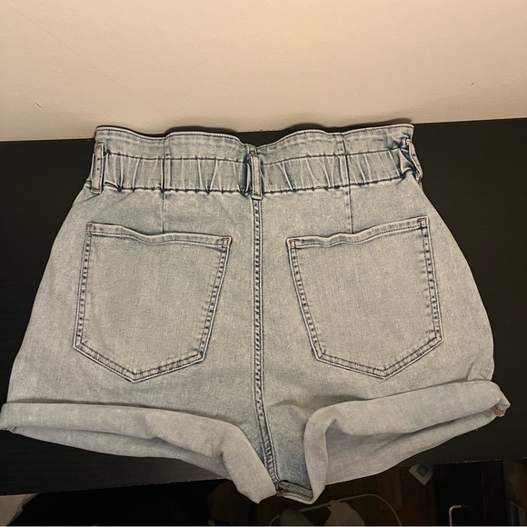 Express Super High Rise Midi Light Acid Wash Shorts - Picture 2 of 6